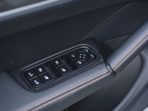 Certified 2025 Porsche Cayenne S AWD/4WD image 15