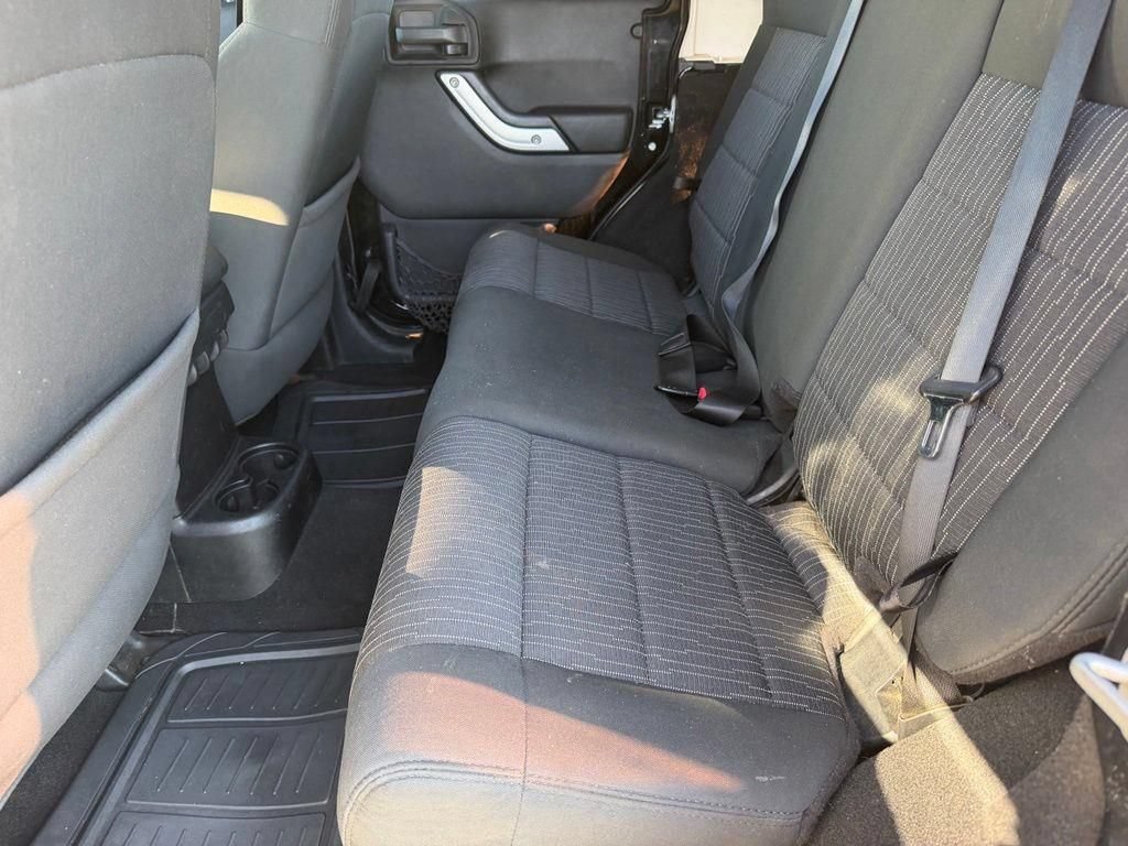 Used 2012 Jeep Wrangler Unlimited Sahara AWD/4WD image 10
