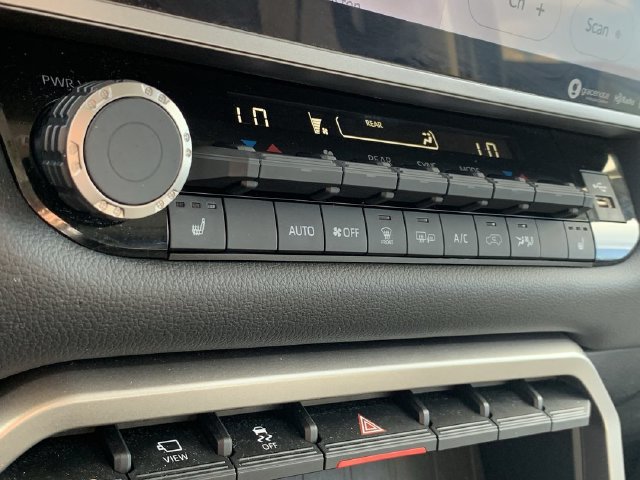 Used 2024 Toyota Sequoia SR5 w/ SR5 Premium Package AWD/4WD image 30