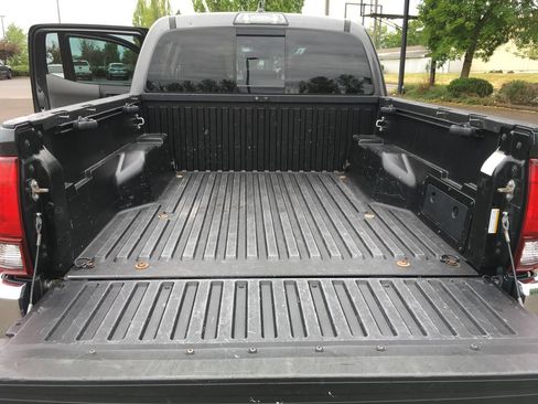Used 2019 Toyota Tacoma SR5 AWD/4WD image 34