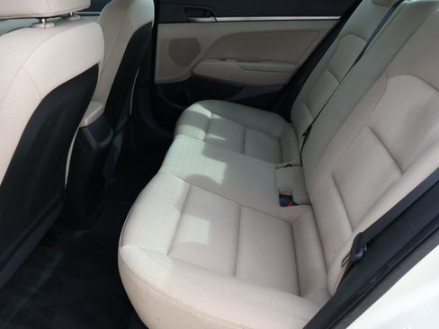 Used 2018 Hyundai Elantra SE image 16