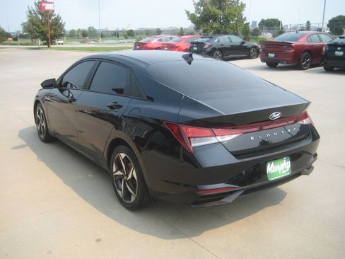 Used 2023 Hyundai Elantra SEL w/ Convenience Package FWD image 5