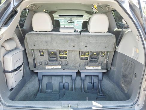 Used 2015 Toyota Sienna XLE FWD image 17
