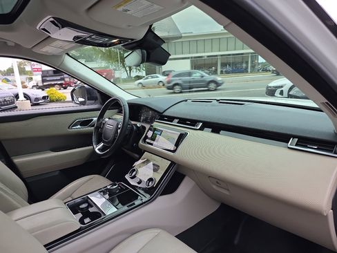 Used 2018 Land Rover Range Rover Velar S image 51