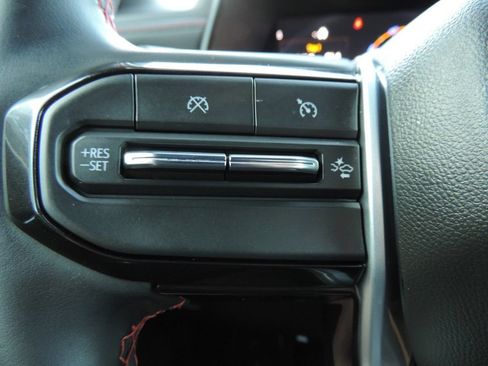 Used 2025 Chevrolet Colorado Z71 w/ Technology Package AWD/4WD image 32