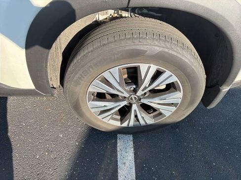 Used 2023 Nissan Rogue SV image 17