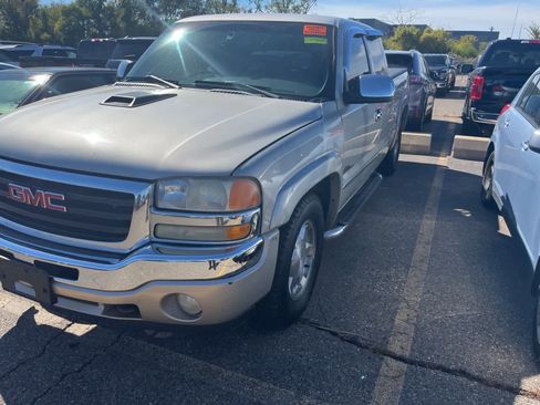 Used 2005 GMC Sierra 1500 SLE image 1
