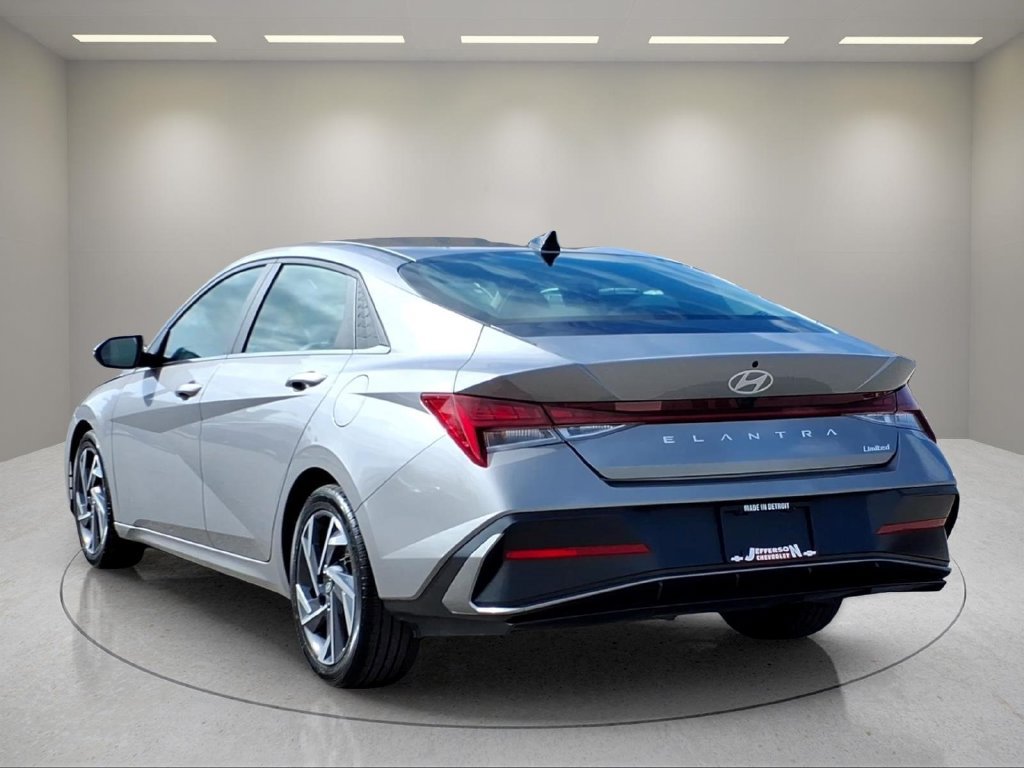Used 2025 Hyundai Elantra Limited FWD image 6