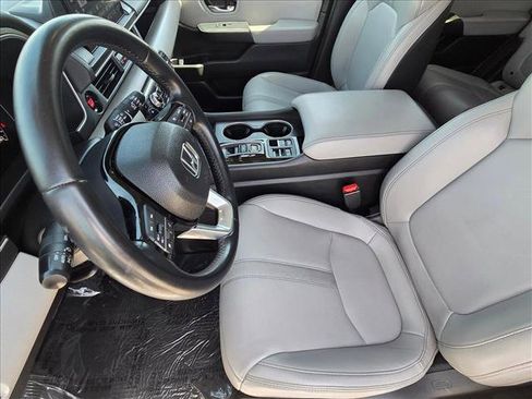 Used 2025 Honda Pilot Touring image 15