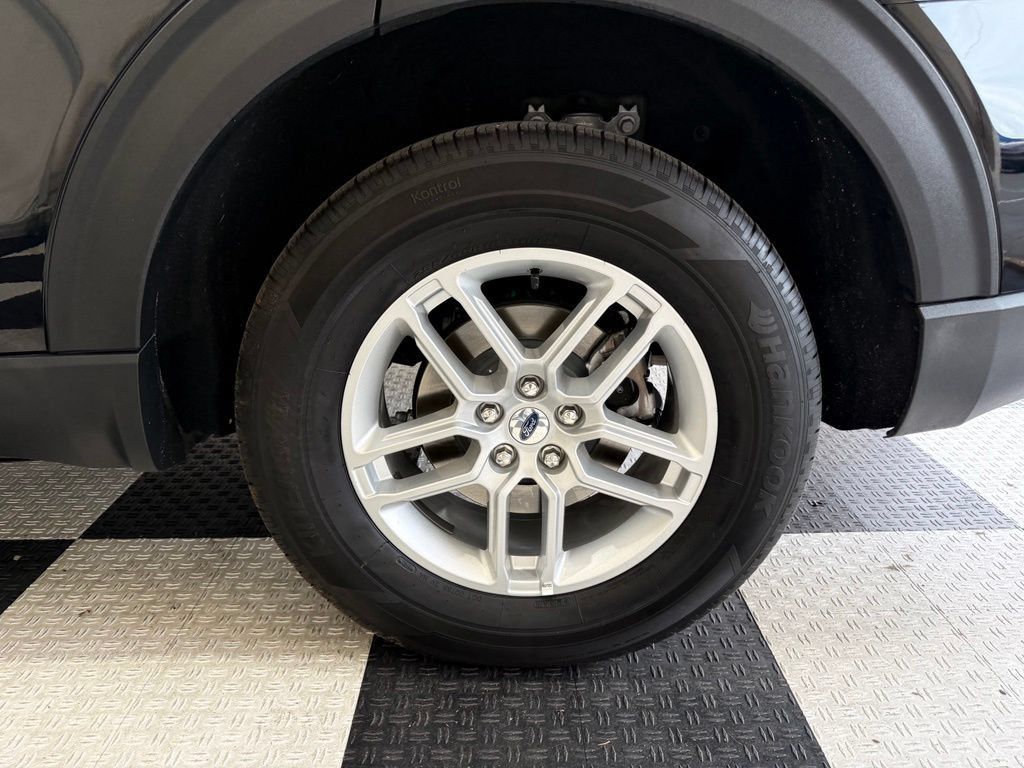 Certified 2025 Ford Explorer Active AWD/4WD image 11