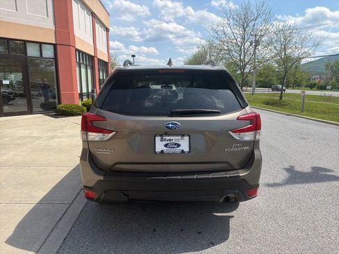 Used 2019 Subaru Forester Premium w/ All-Weather Package AWD/4WD image 6