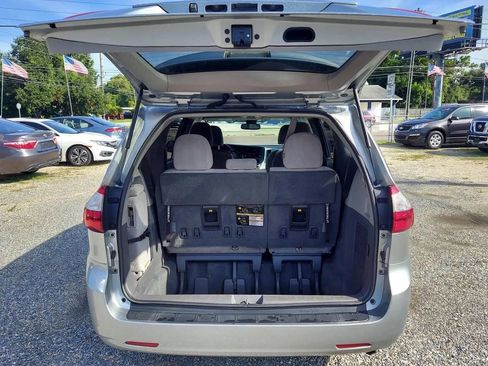 Used 2019 Toyota Sienna LE image 10