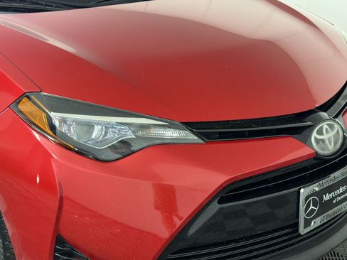 Used 2017 Toyota Corolla LE w/ Carpet Mat Package (TMS) FWD image 12