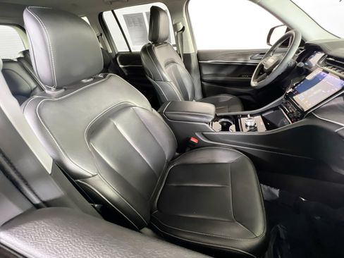 Used 2023 Jeep Grand Cherokee Limited AWD/4WD image 25