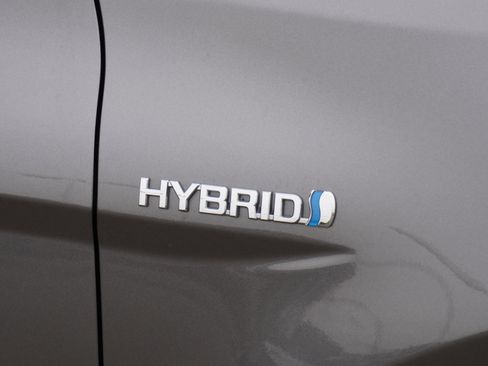 Used 2019 Toyota Camry LE image 6