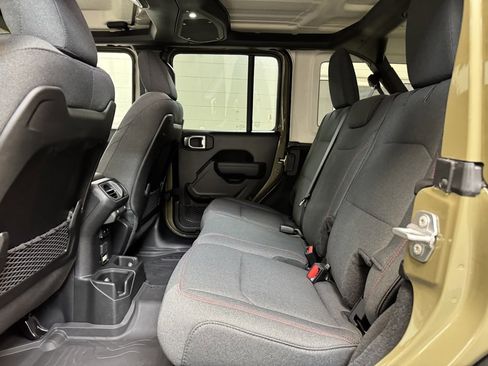 Used 2025 Jeep Wrangler Unlimited Rubicon image 15