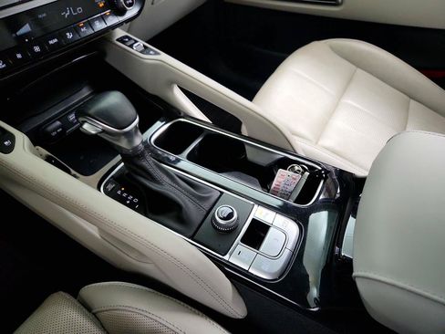 Used 2024 Kia Telluride SX FWD image 19