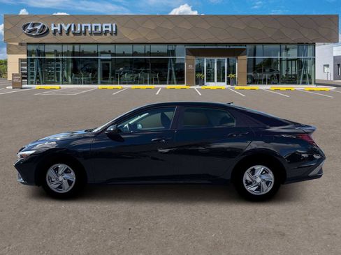 New 2026 Hyundai Elantra SE image 3