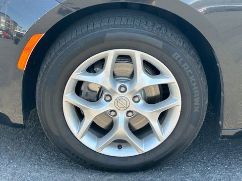 Used 2017 Chrysler Pacifica Touring-L Plus w/ Tire & Wheel Group FWD image 12