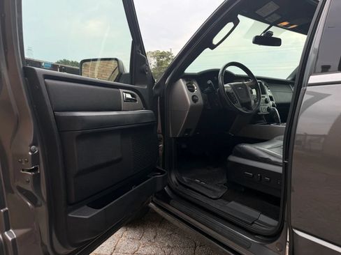 Used 2017 Ford Expedition Limited w/ Equipment Group 301A RWD image 17