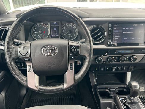 Used 2021 Toyota Tacoma TRD Off-Road w/ Technology Package AWD/4WD image 11
