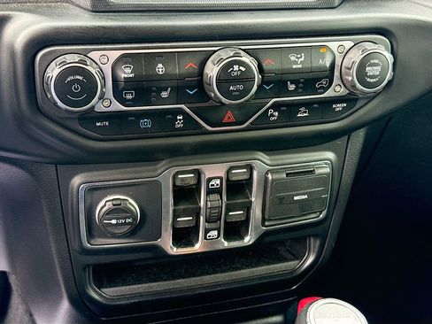 Used 2021 Jeep Wrangler Unlimited Sahara w/ Cold Weather Group AWD/4WD image 17