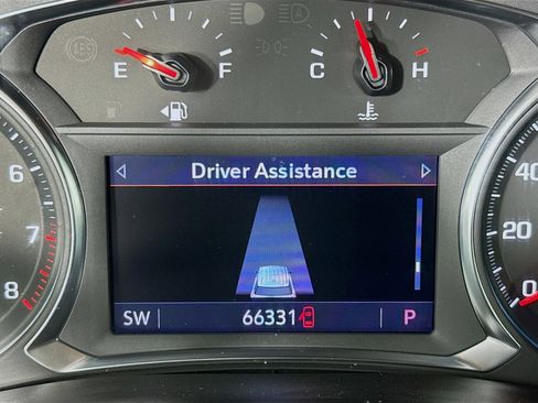 Used 2023 Chevrolet Traverse LT image 13