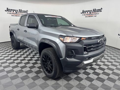 Used 2025 Chevrolet Colorado Trail Boss AWD/4WD image 5