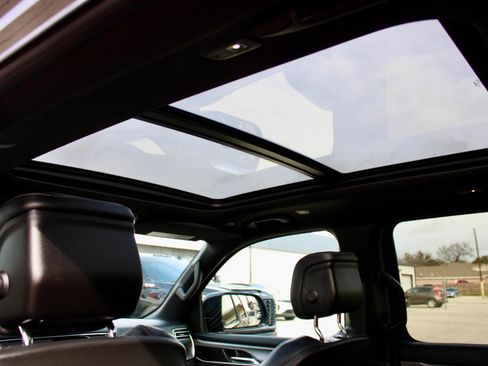 Used 2025 Jeep Wagoneer Series II w/ Premium Group I image 12