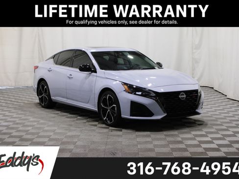 Used 2023 Nissan Altima 2.5 SR w/ SR Premium Package FWD image 1
