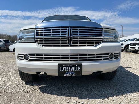 Used 2011 Lincoln Navigator L 4WD image 3