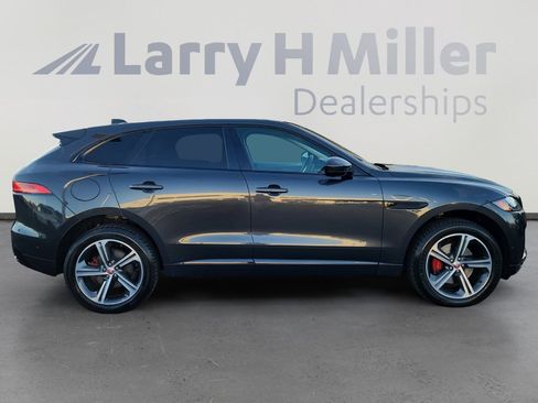 Used 2017 Jaguar F-PACE S image 7