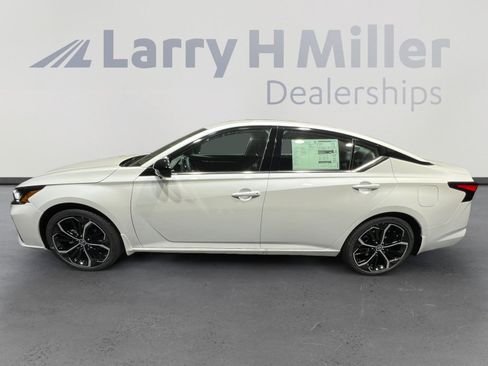 New 2025 Nissan Altima 2.5 SR image 2