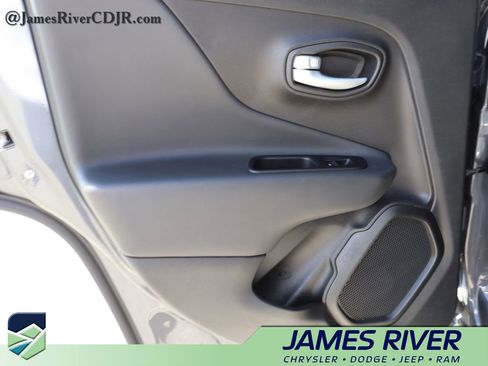 Used 2023 Jeep Renegade Latitude AWD/4WD image 16