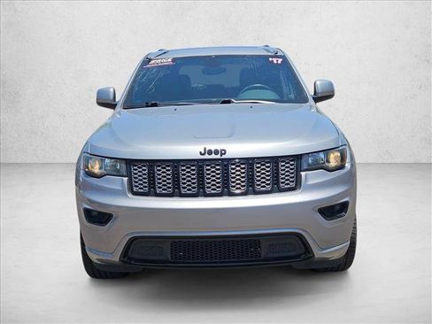 Used 2017 Jeep Grand Cherokee Altitude AWD/4WD image 2