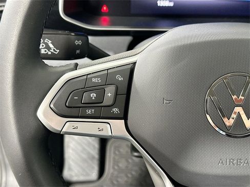 Used 2025 Volkswagen Jetta SE w/ Black Wheel Package image 21