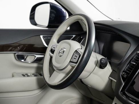 Used 2016 Volvo XC90 T6 Momentum image 25