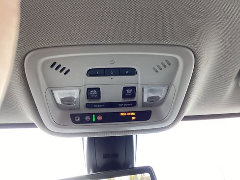 Used 2018 Chevrolet Traverse Premier w/ Driver Confidence II Package image 23