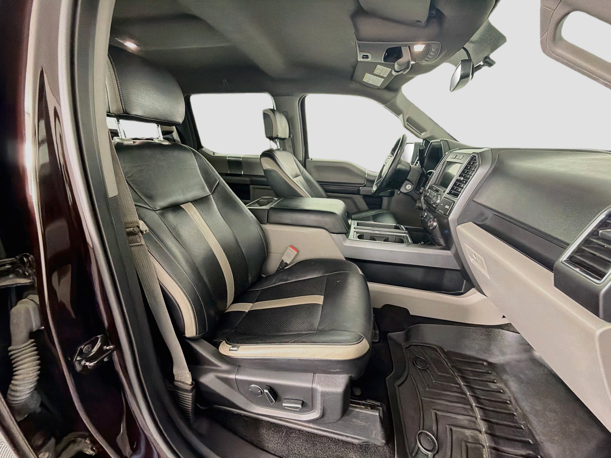 Used 2018 Ford F150 XLT w/ Equipment Group 302A Luxury AWD/4WD image 32