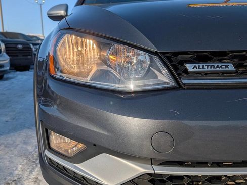 Used 2017 Volkswagen Golf Alltrack SE image 2