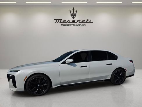 Used 2025 BMW 760i xDrive w/ Premium Package image 1