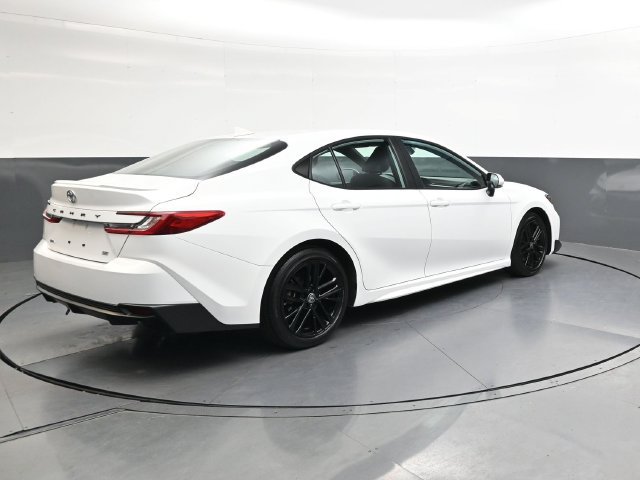 Used 2025 Toyota Camry SE FWD image 4