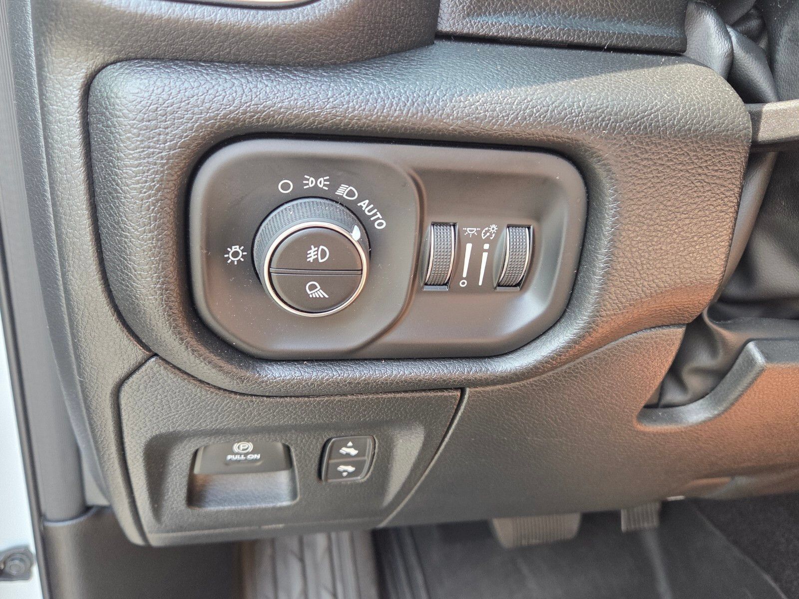 Used 2025 RAM 1500 Big Horn AWD/4WD image 30