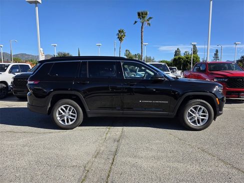 New 2025 Jeep Grand Cherokee L Laredo image 3