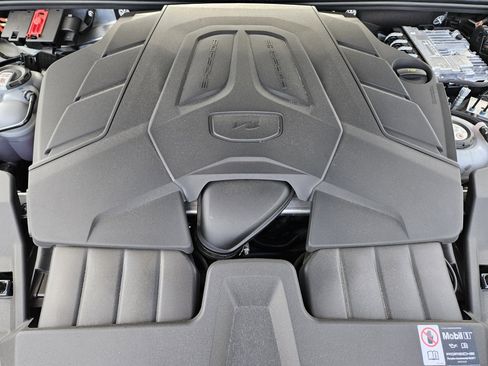 Certified 2025 Porsche Cayenne E-Hybrid image 30