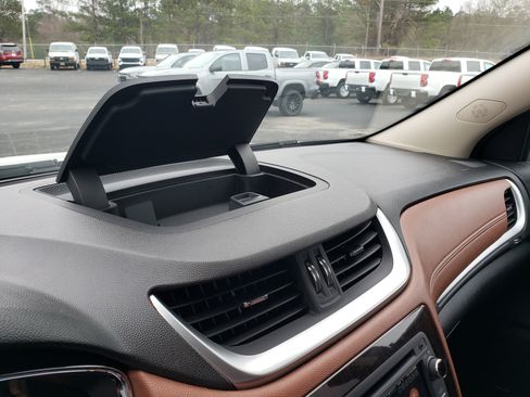 Used 2016 Chevrolet Traverse LT image 21