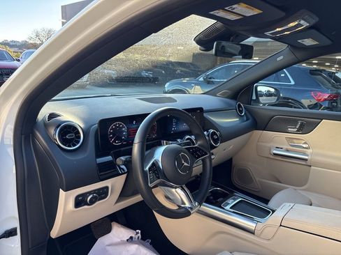 Used 2025 Mercedes-Benz GLA 250 4MATIC image 12