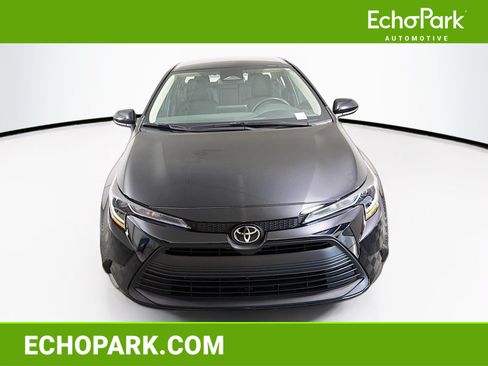 Used 2025 Toyota Corolla LE FWD image 1