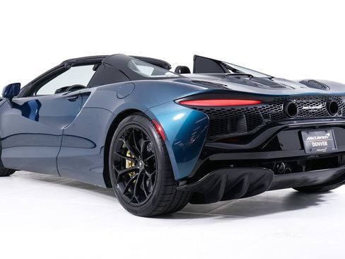 Used 2025 McLaren Artura Spider RWD image 18