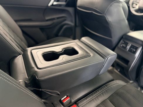 Used 2023 Mitsubishi Outlander SE image 31